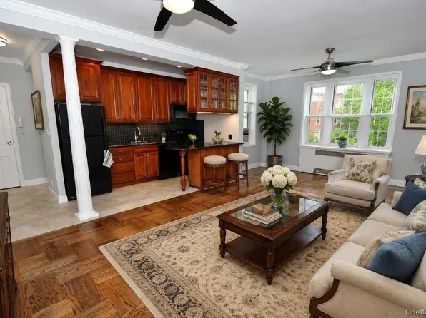6 Midland Gardens #3D, Bronxville, NY 10708
