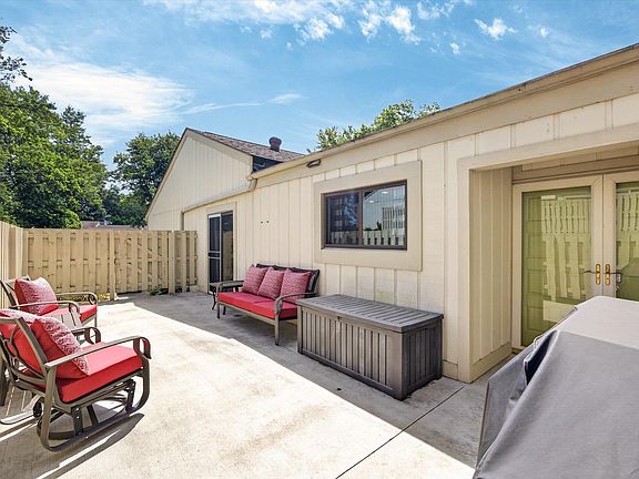 3rd image of 9126 S Greenridge Ln