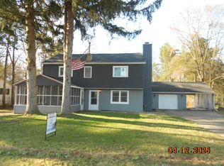 18185 S River Rd, Three Rivers, MI 49093