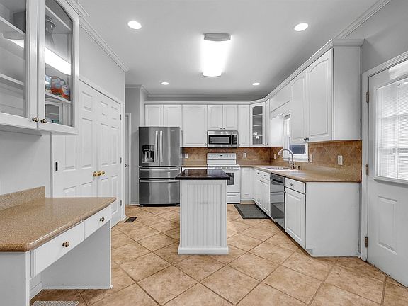 4th image of 5032 Knoll View Cir