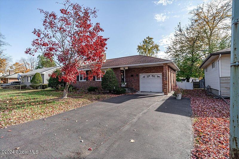 3rd image of 45 Forest Drive