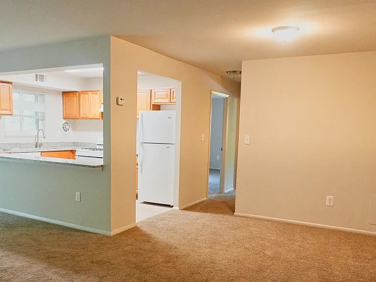 Edmondson Park Apartments — Photo 6