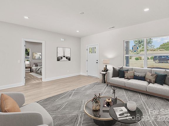 4th image of 318 Hazelwood Cir