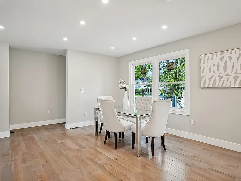 223 Victor St — Photo 4