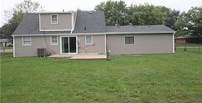 Huge Backyard with Two Storage Sheds / Fully Fenced