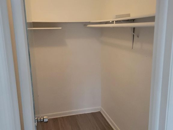 4th image of 3821 Southview Dr
