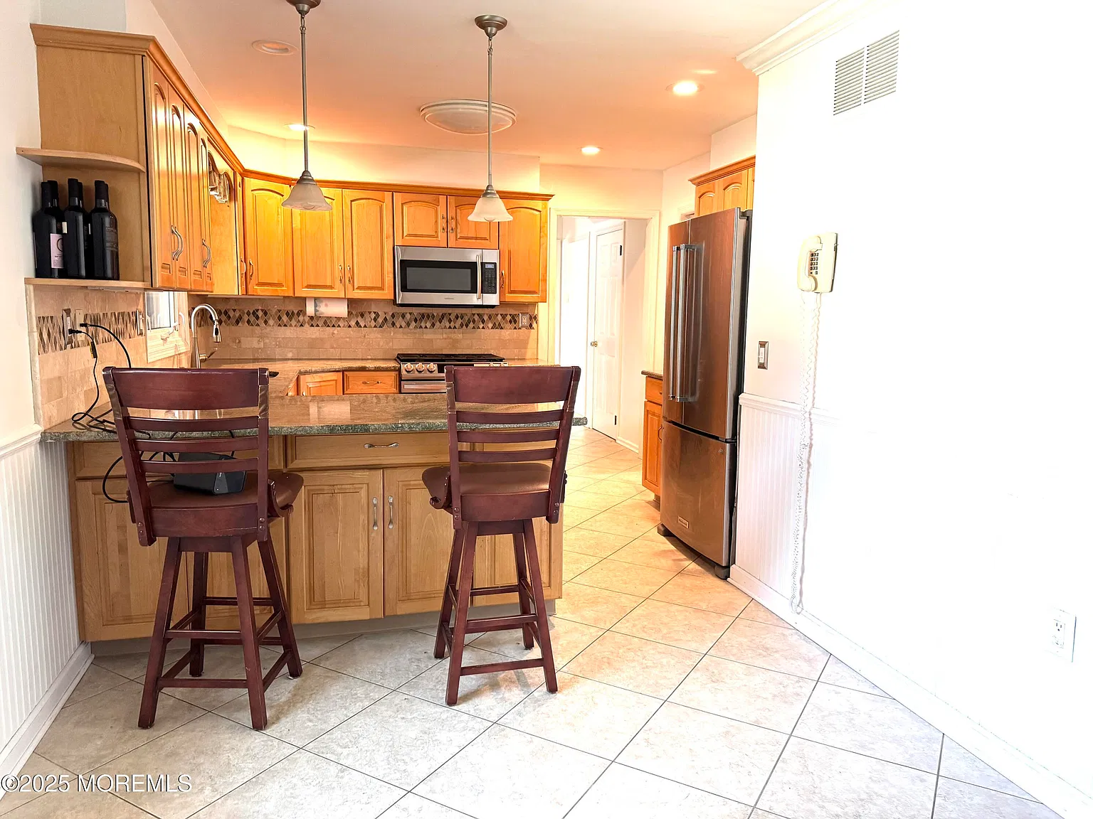 4 bed, 3.5 bath, 2400 sqft, $3,200 — Photo 2