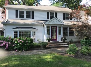 105 Meadow Ln, Solon, OH 44139