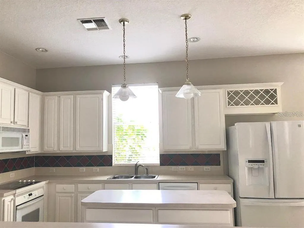 5 bed, 4.5 bath, 3060 sqft, $3,995 — Photo 4
