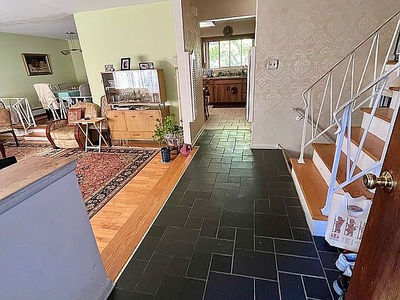 3rd image of 3026 Glenway Dr