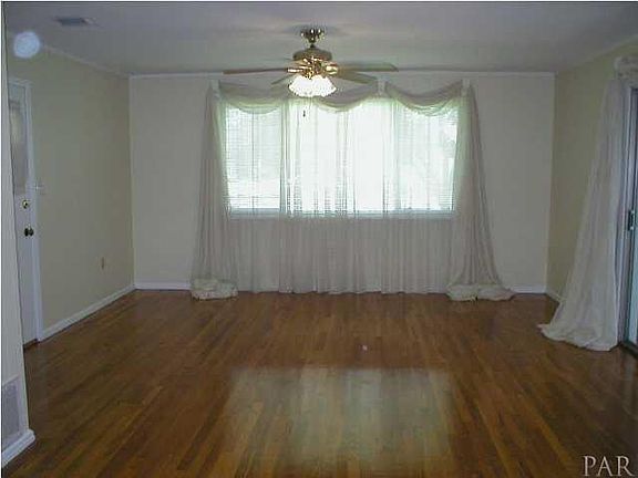 3rd image of 427 Schubert Dr