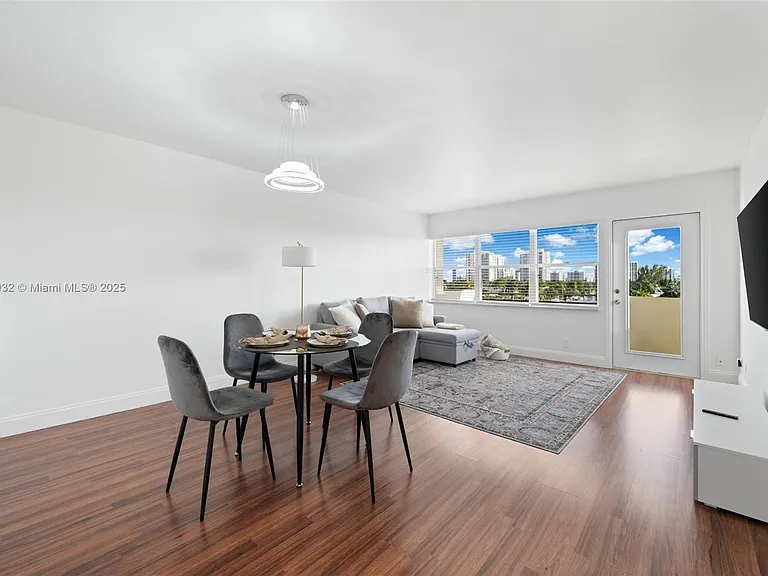 401 Golden Isles Dr #406 — Photo 2