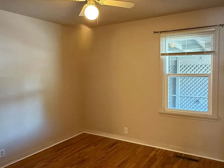 1403 Bunting Ave — Photo 11