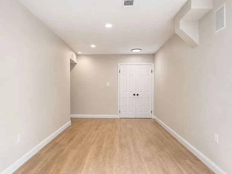 6 Roseville Ct — Photo 32
