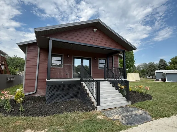 612 4th St NE, Sidney, MT 59270