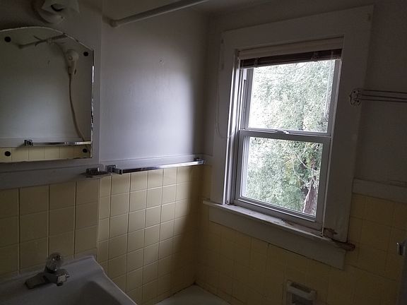5th image of 435 E Centerway APT 3