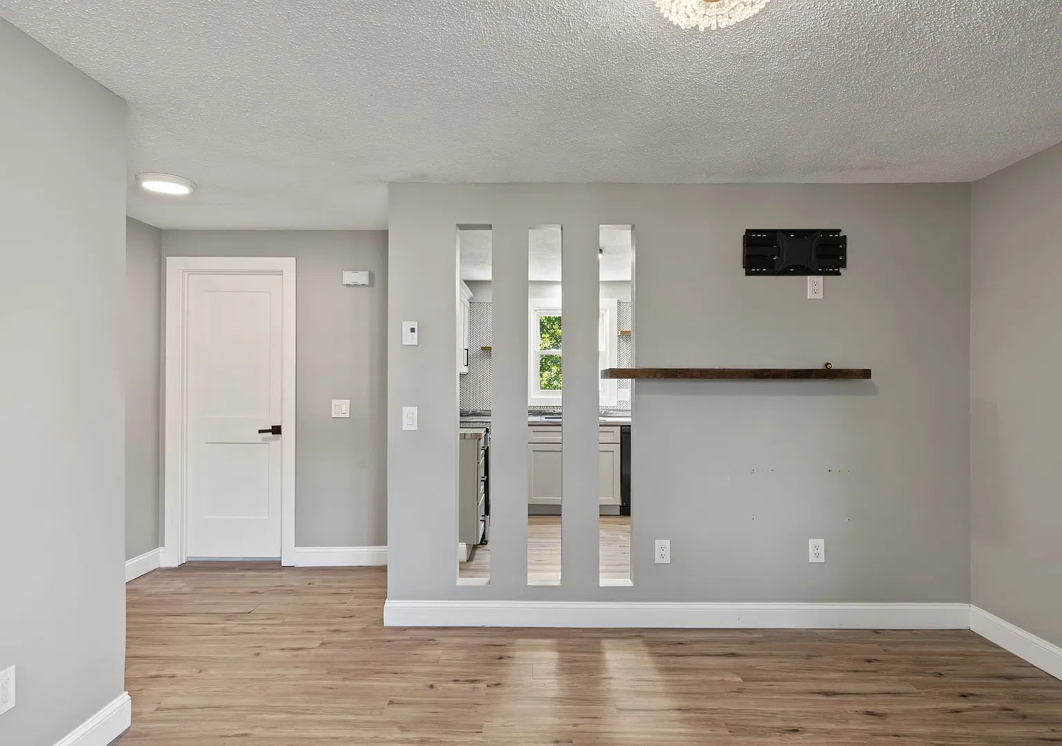 15-17 Otis Court — Photo 4