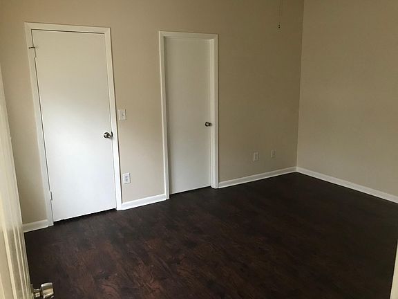Master bedroom With Walk In closet