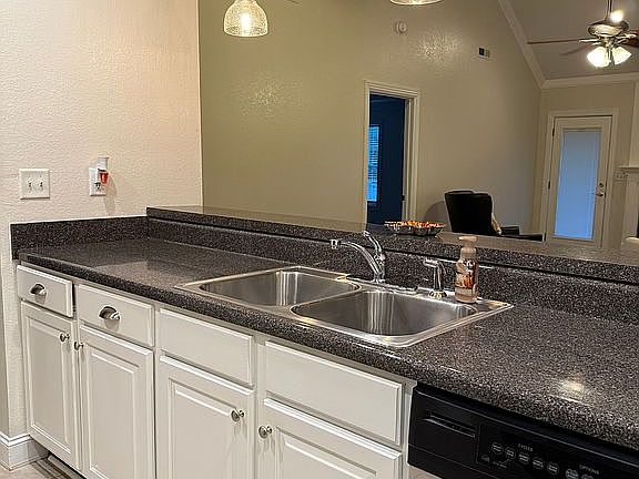 3rd image of 36 Briarstone Dr