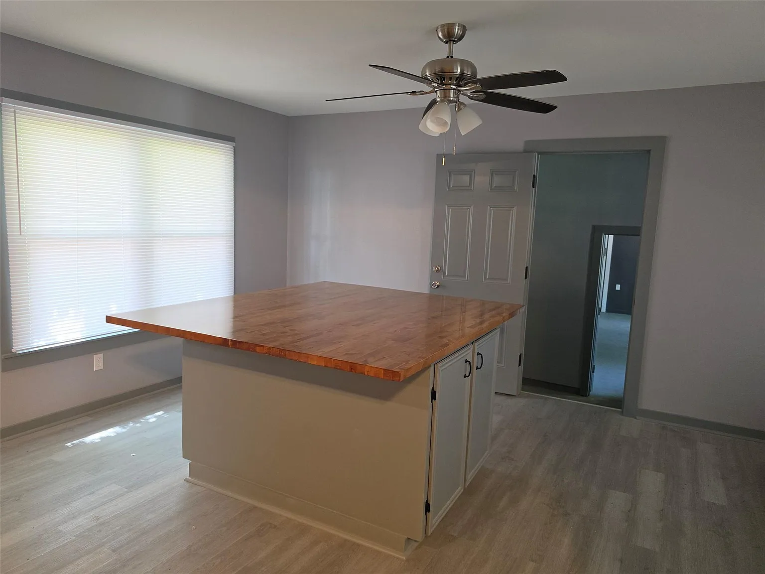 2 bed, 3.0 bath, 2596 sqft, $1,800 — Photo 4