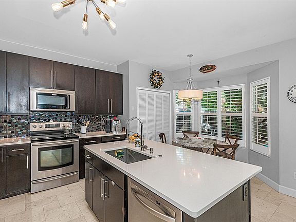 4th image of 335 SW 191st Avenue