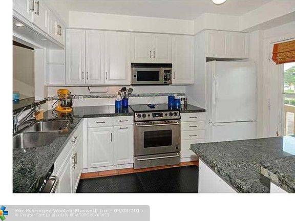 4th image of 900 SW 12th St APT 205