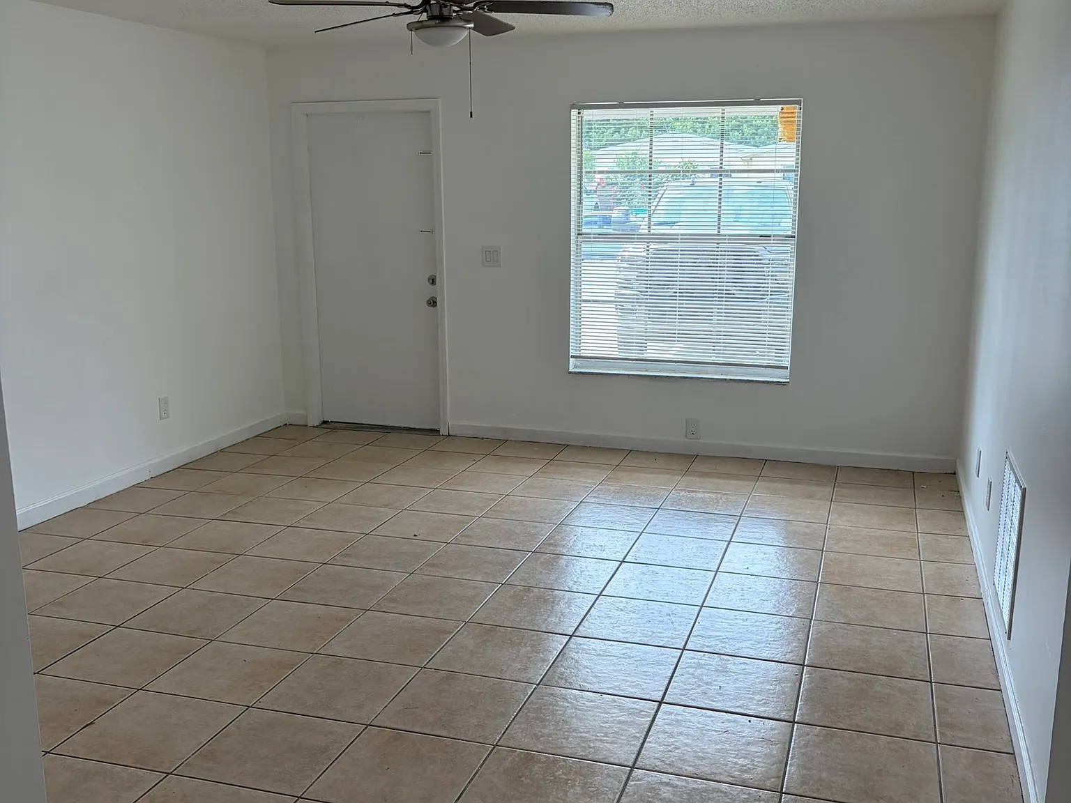3 bed, 1300 sqft, $1,980 — Photo 4