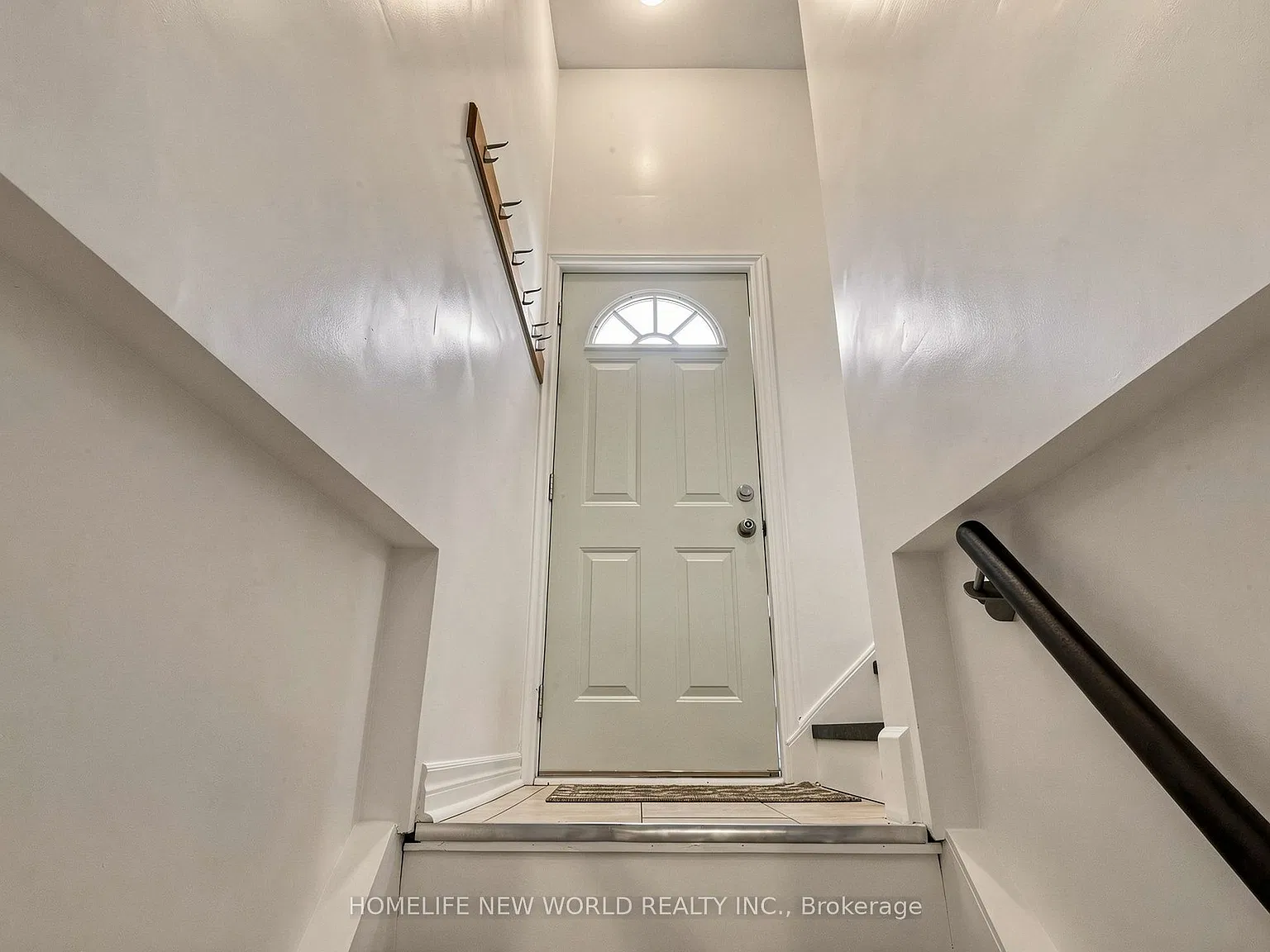 65 Walter Ave — Photo 2