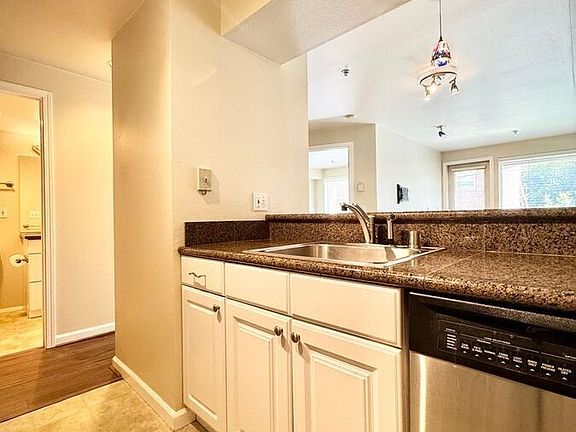 5th image of 530 Melrose Ave E APT 407