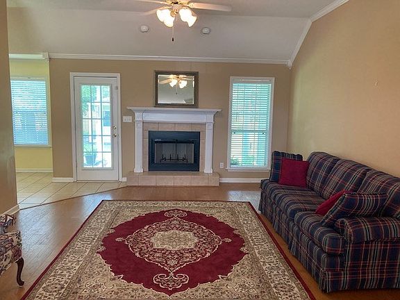 2nd image of 3834 Edinburg Cir