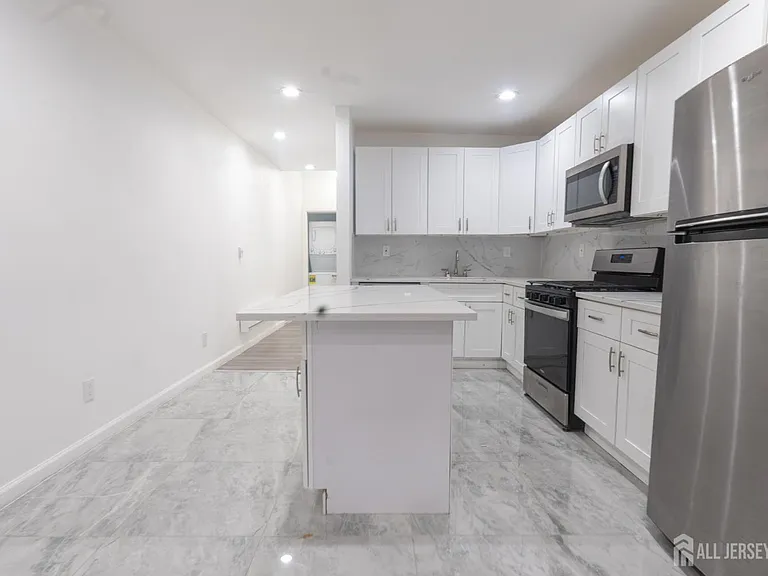 370 Pacific Ave #1 — Photo 3