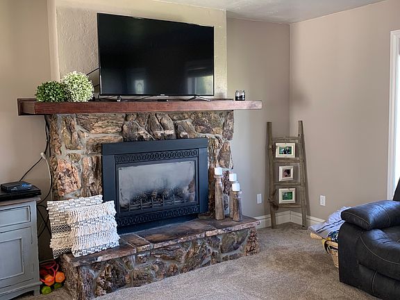 Living Room Image 3