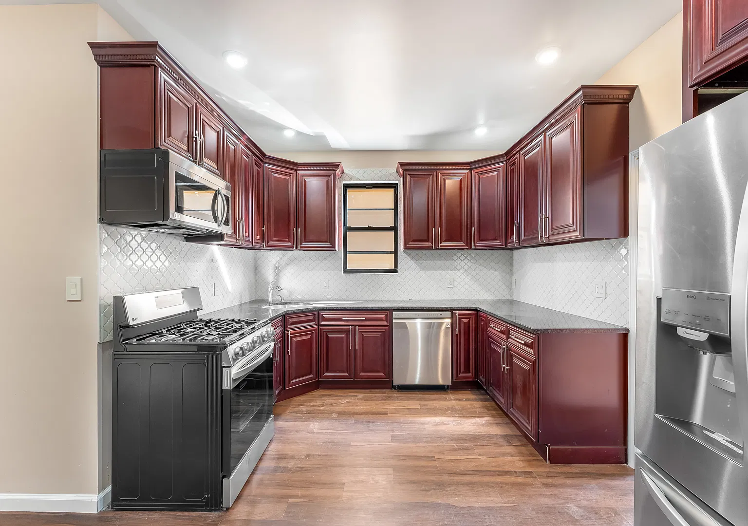 3 bed, $2,400 — Photo 3