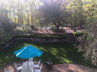 3 Stonehurst Ln, Dix Hills, NY 11746