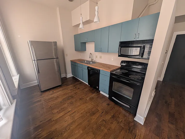 311 E 13th St #3 — Photo 3