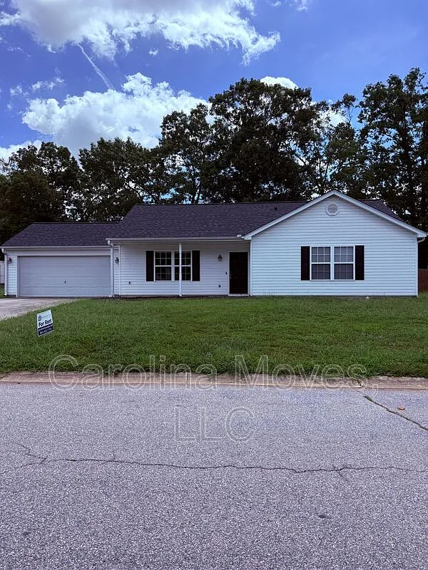 3 bed, 2.0 bath, 1347 sqft, $1,500 — Photo 1