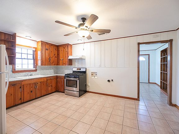 803B-CAMELIA-STREET-kitchen-alt_03252025