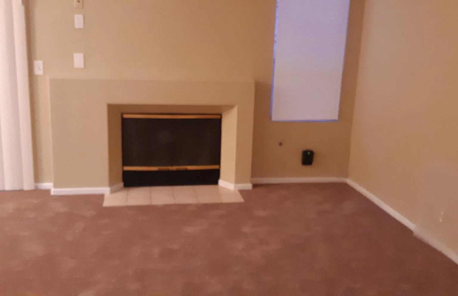 3 bed, 2.5 bath, 1390 sqft, $4,200 — Photo 3