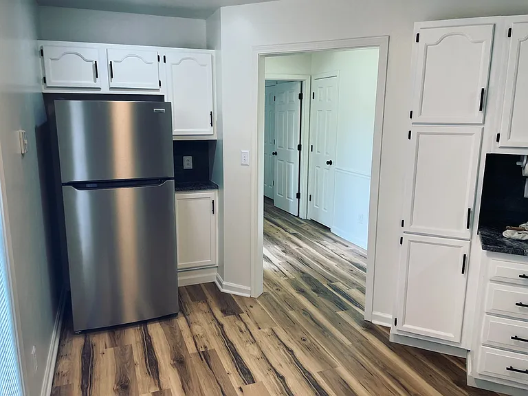 641 Hunters Ln — Photo 3