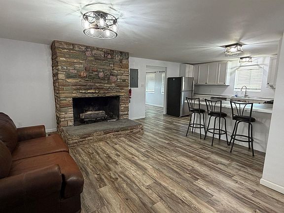 3rd image of 17 B St