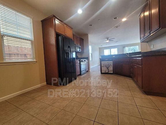 3rd image of 119 Sunshine St