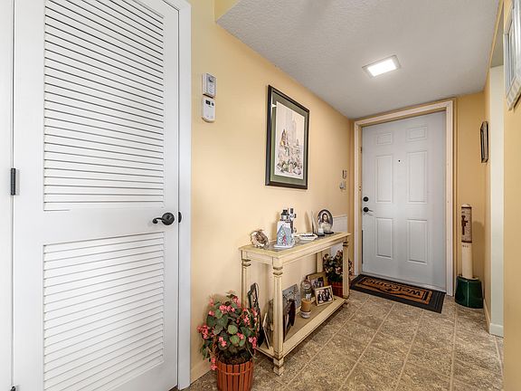 3rd image of 1600 NE Dixie Hwy APT 13-108