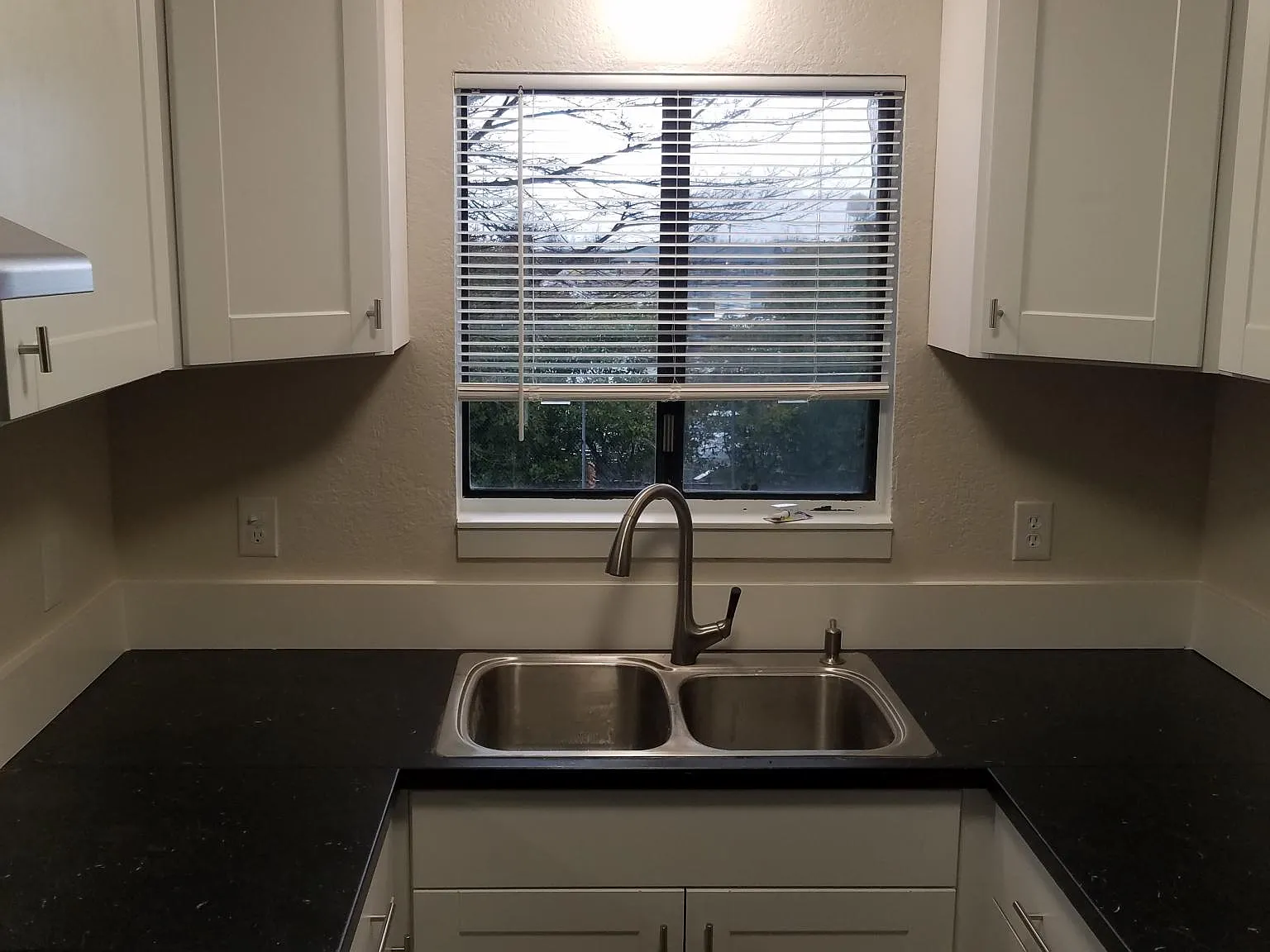 2 bed, 900 sqft, $1,700 — Photo 2