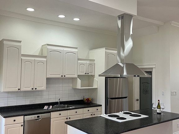 4th image of 20 Gatacre St #1