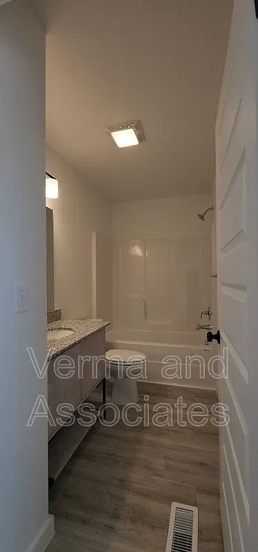 3 bed, 2.5 bath, 1250 sqft, $1,445 — Photo 4