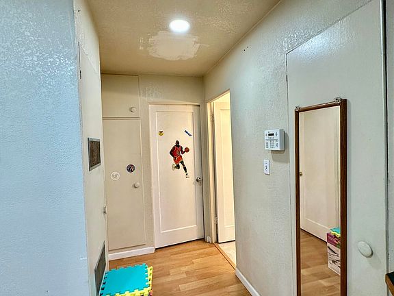 5th image of 819 Hemlock St