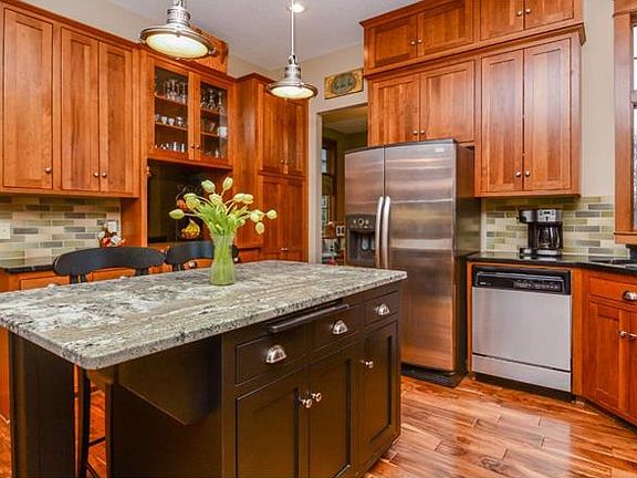 2nd image of 878 Fribourg Ct