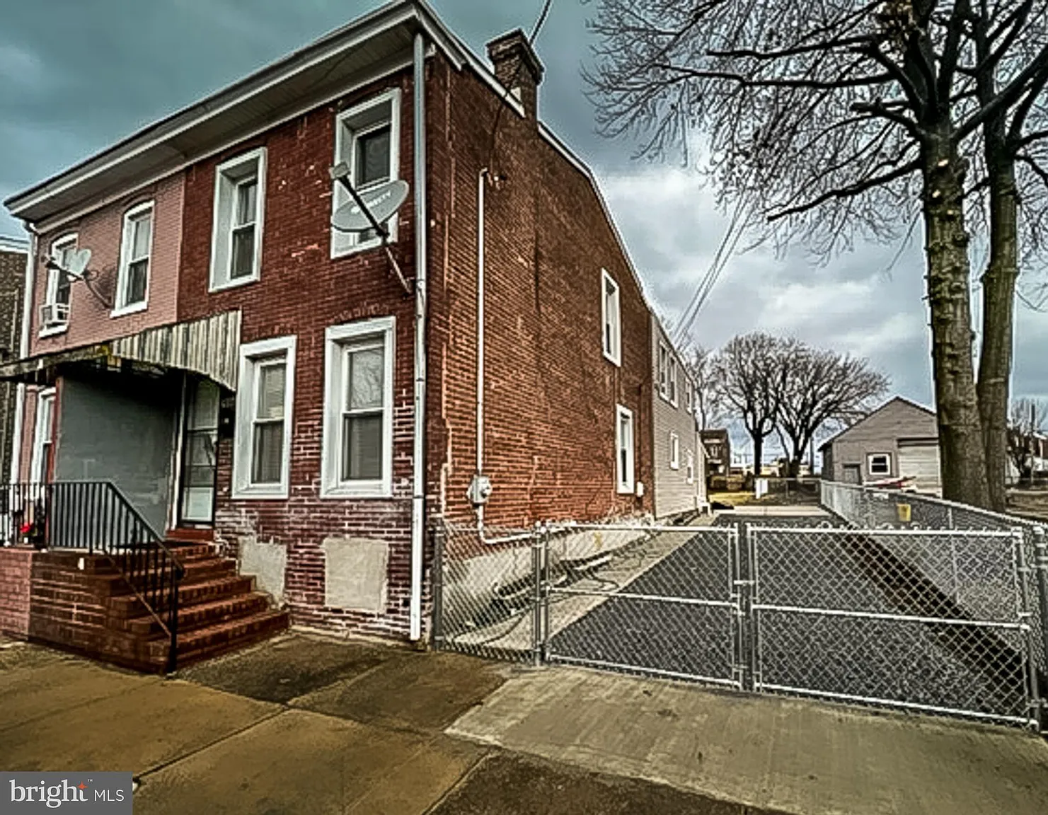 208 Phillips Ave photo 1