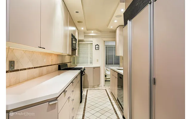 Sold by Douglas Elliman | media 15