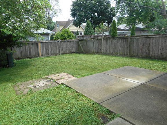 4th image of 3805 Clarence Ave